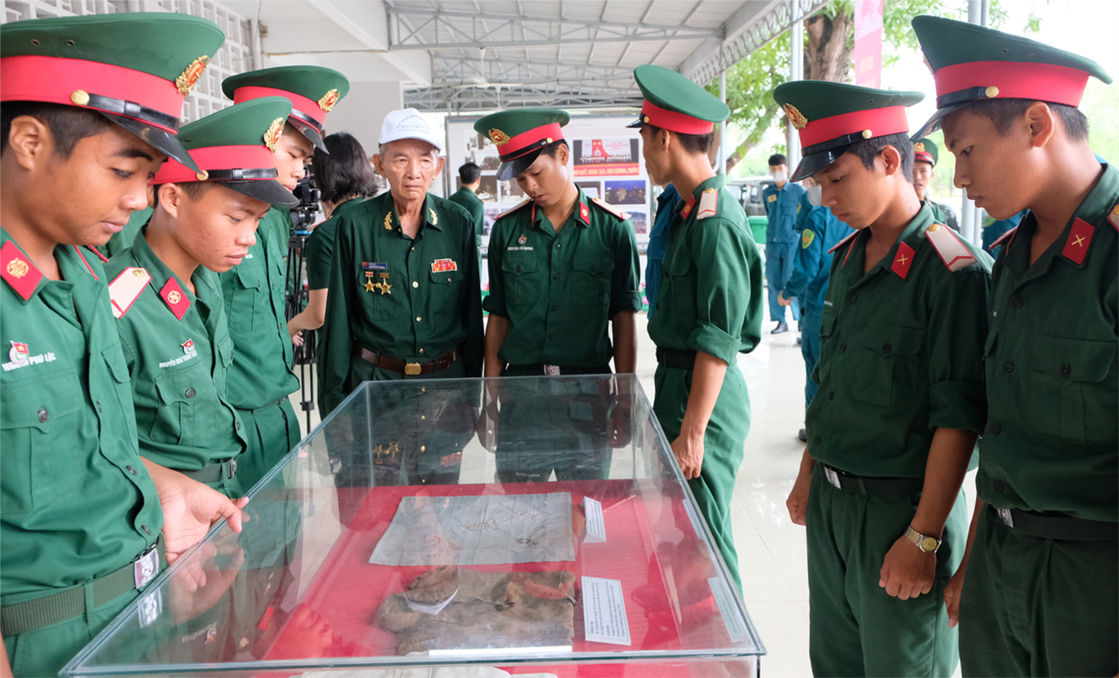 Quân khu V: Triển lãm “Chủ tịch Hồ Chí Minh với phong trào Thi đua ái quốc” (06/6/2023)